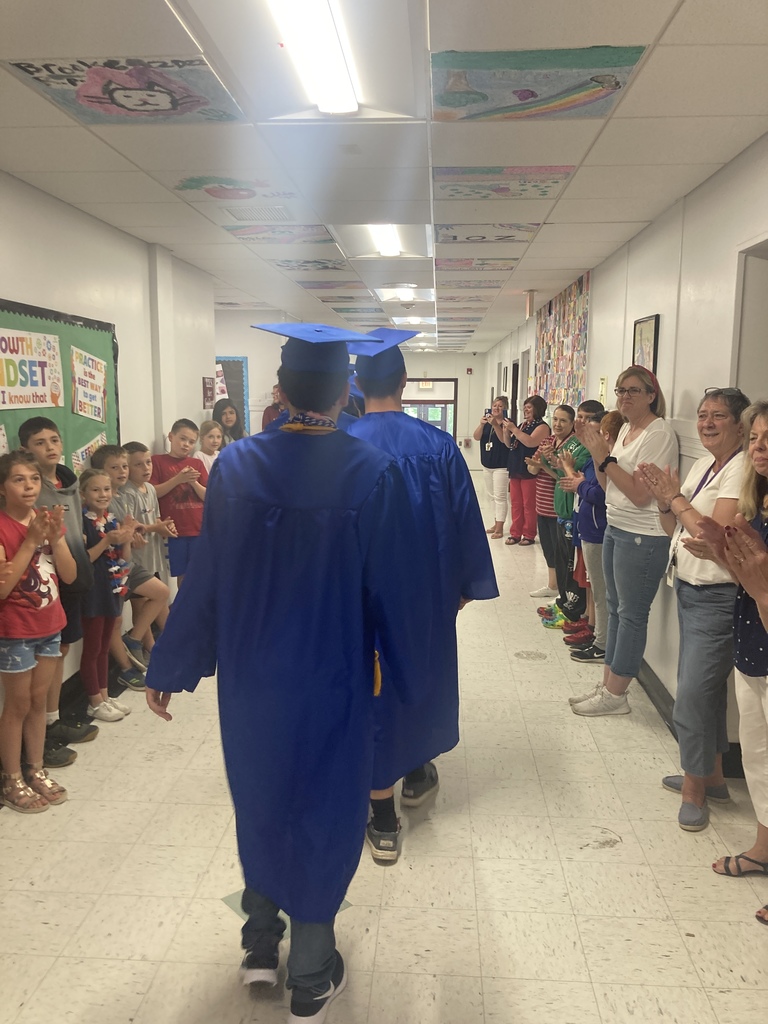 Lyman Graduate Walk 